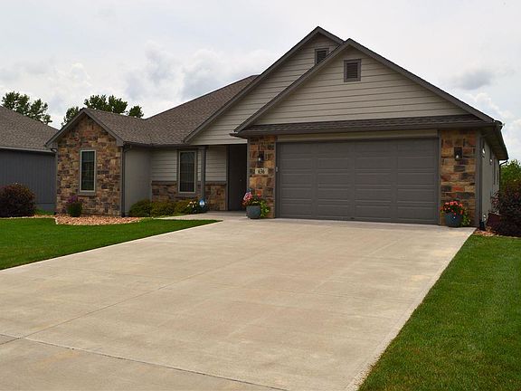 3rd image of 636 Shady Bend Dr
