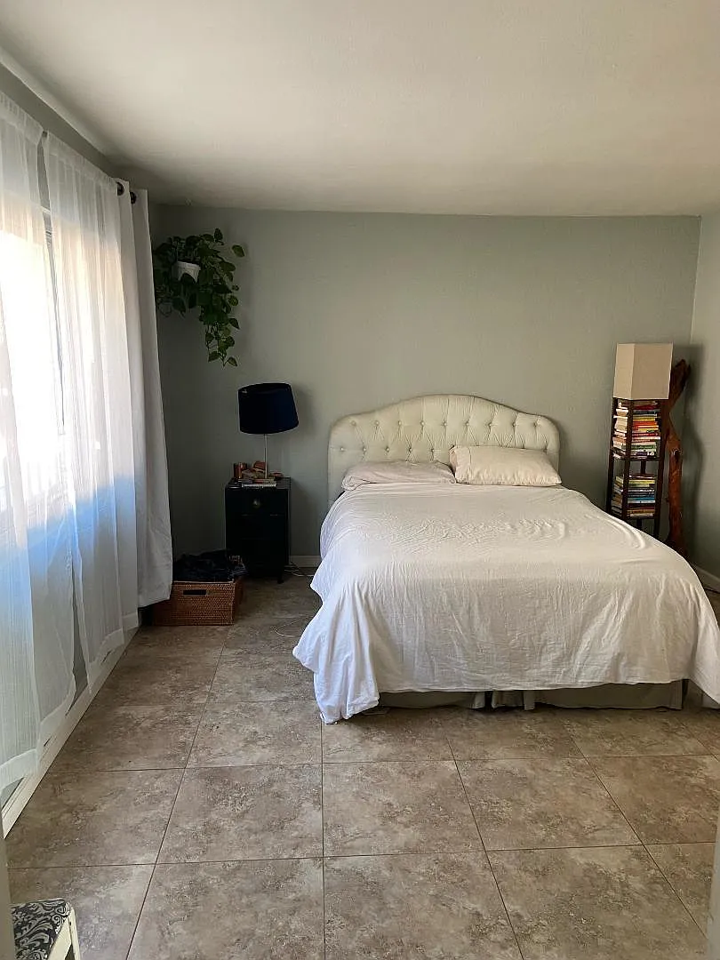 1 bed, 700 sqft, $2,400 — Photo 3