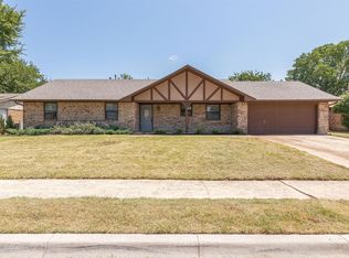 568 Redding Dr, Saginaw, TX 76131