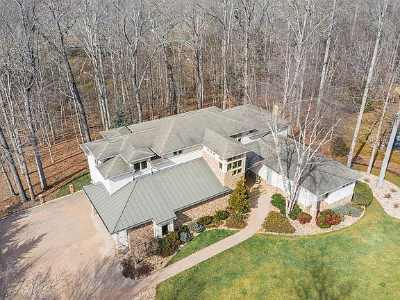 3rd image of 1125 Lakepointe Dr