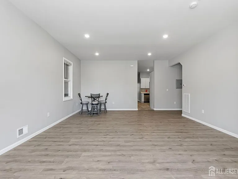 327 S Orange Ave #1 — Photo 6