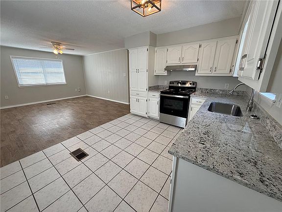 5th image of 310 Alpine St