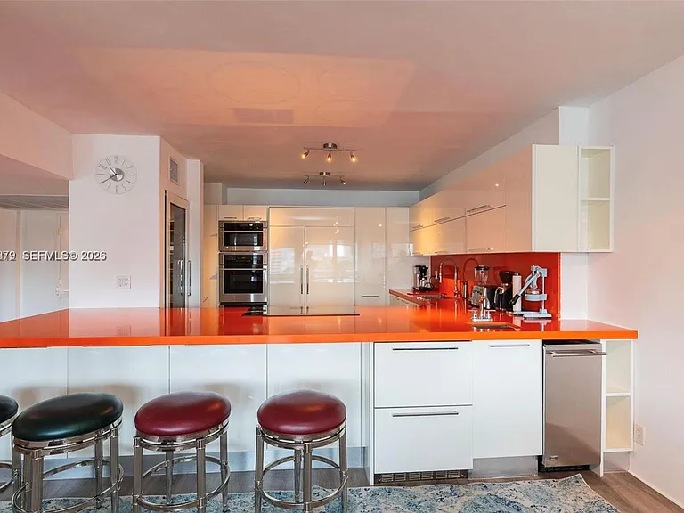 900 Bay Dr #224 — Photo 2