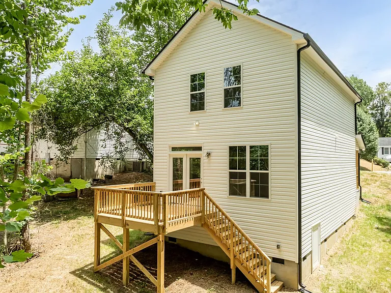 737 Grover Ln — Photo 6