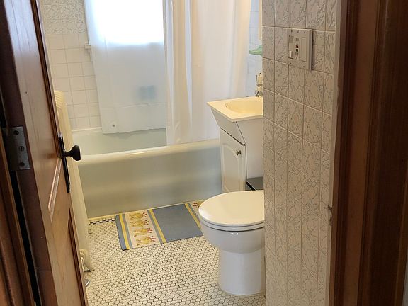5th image of 2141 Minneapolis Ave APT 2
