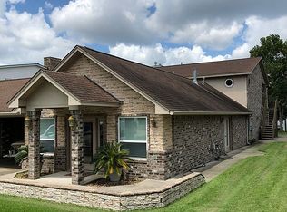 9877 W Shore Dr, Willis, TX 77318