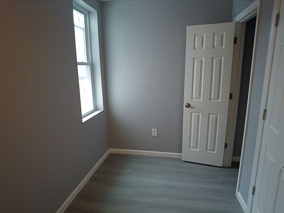 5th image of 2915 Winchester St