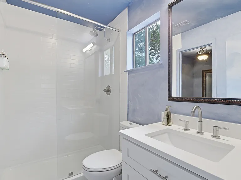 815 Annie St W — Photo 12