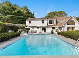 2 Old Mill Ln, Remsenburg, NY 11960