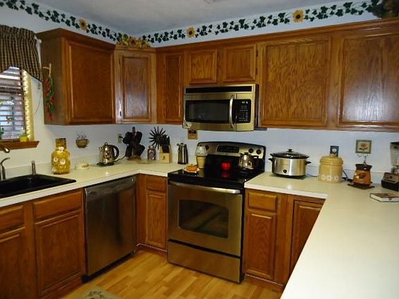 3rd image of 2422 River Dr