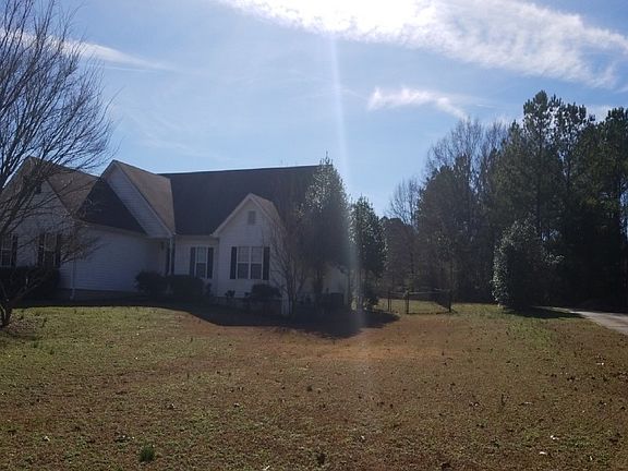 3rd image of 195 Lake Dr