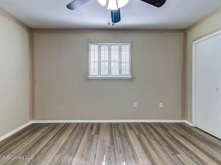 2323 Middlecoff Dr — Photo 26
