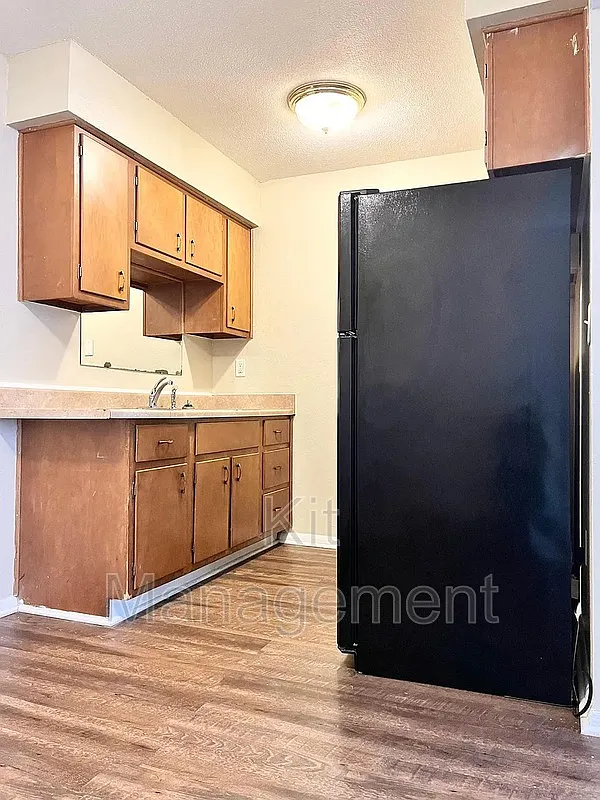 Bright 2-Bedroom Upstairs Unit on W Alexis Rd Convenient Toledo Location for Just $695! — Photo 3