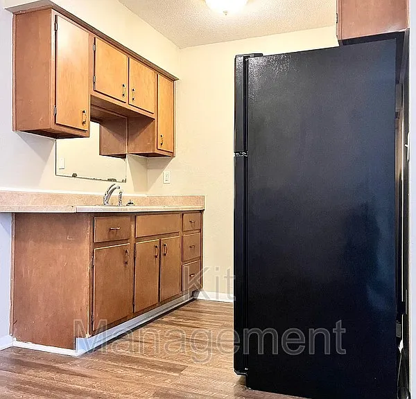 1919 W Alexis Rd — Photo 3