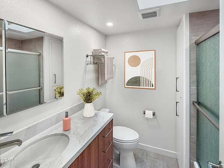 61C Redwood Ave — Photo 34