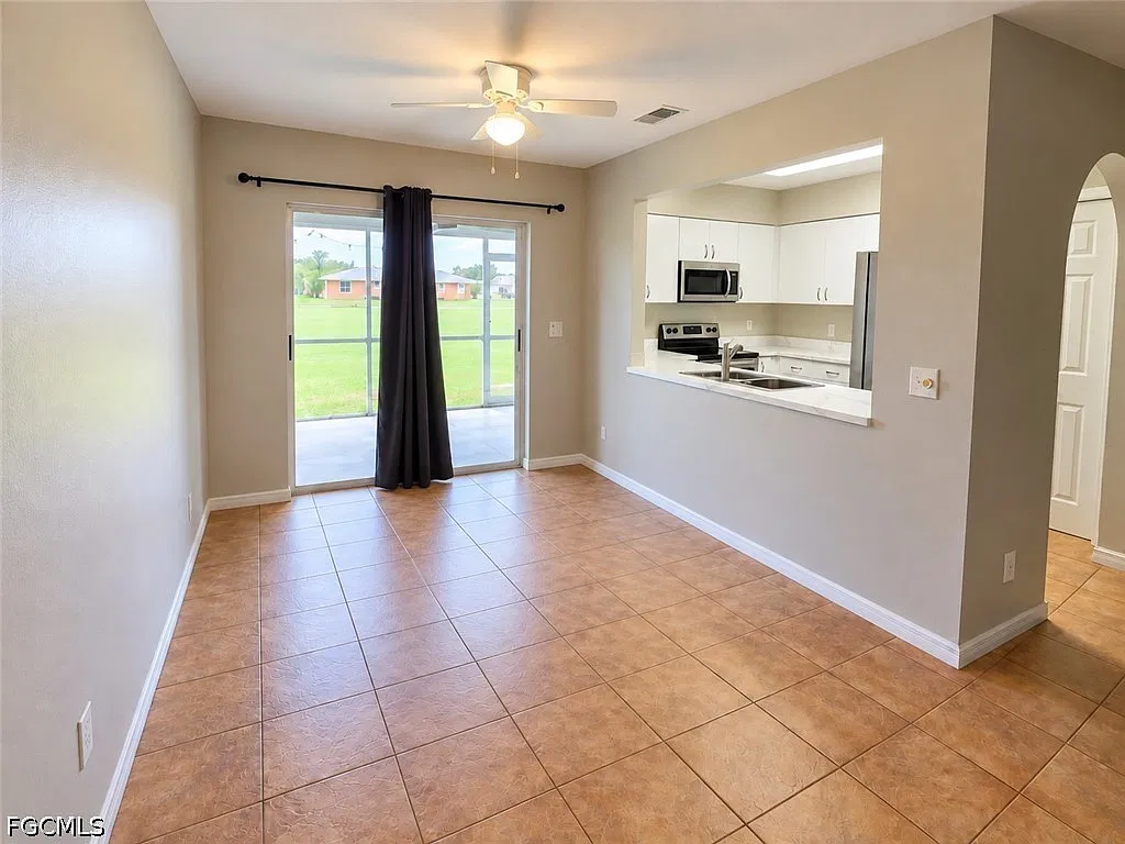 2 bed, 2.0 bath, 1001 sqft, $1,600 — Photo 3