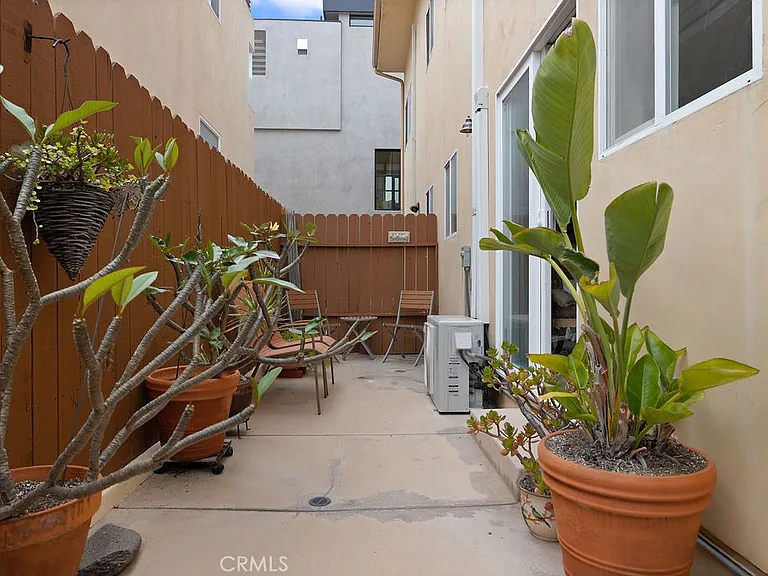 817 Monterey Blvd — Photo 28