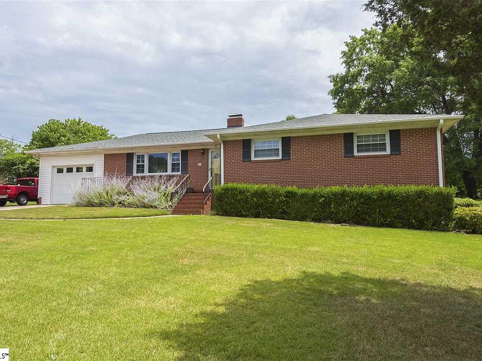 1st image of 12 Linden Dr