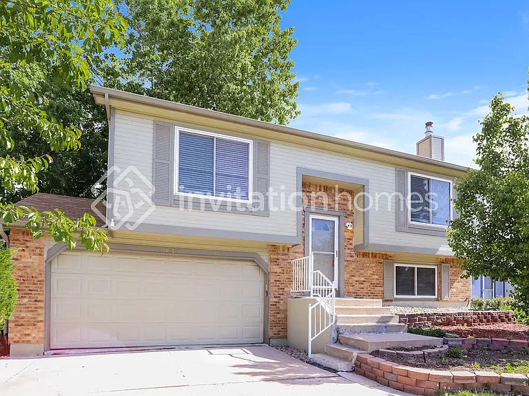 19495 E Nassau Dr — Photo 1