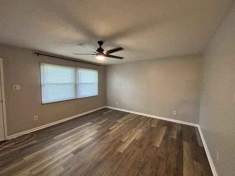 1711 Sarasota Ct — Photo 8
