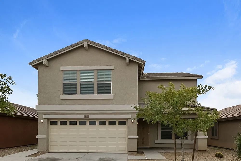 3 bed, 2.5 bath, 2040 sqft, $2,240 — Photo 1
