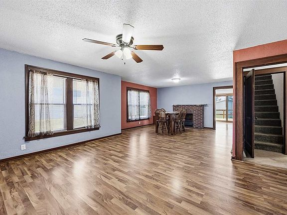 4th image of 406 4th St