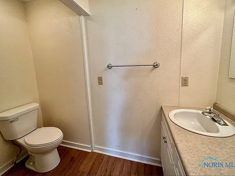 368 E Perry St #C — Photo 10