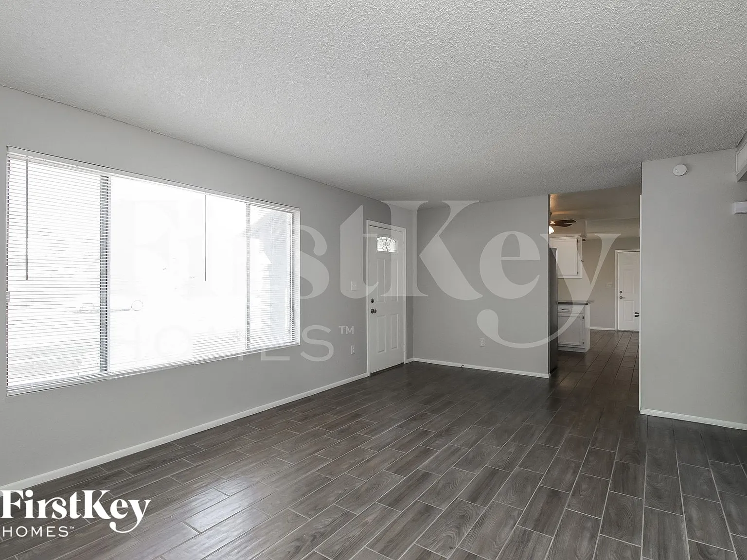 3 bed, 2.0 bath, 1236 sqft, $2,205 — Photo 3