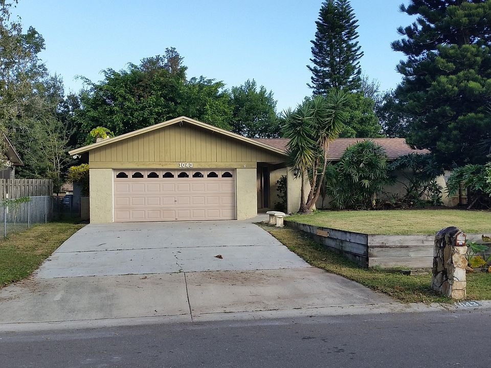 1st image of 1043 Oakwood Dr