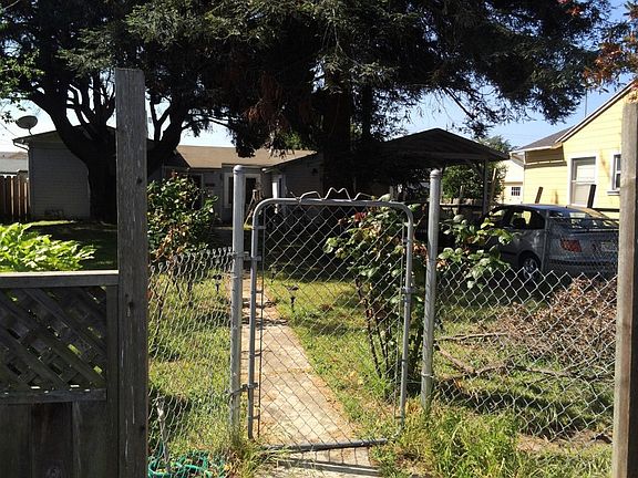 3rd image of 2442 Esmond Ave