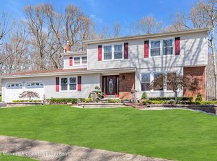 7 Algonquin Dr, Marlboro, NJ 07746