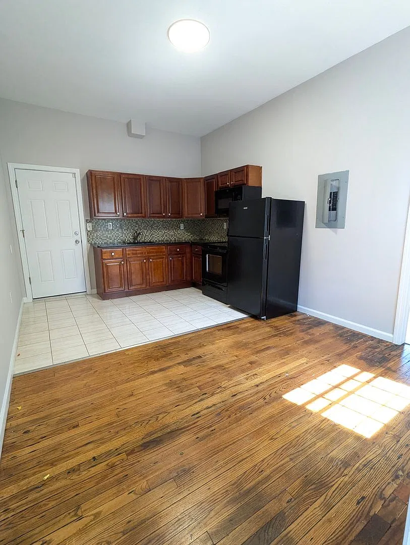 2810 East Main — Photo 4