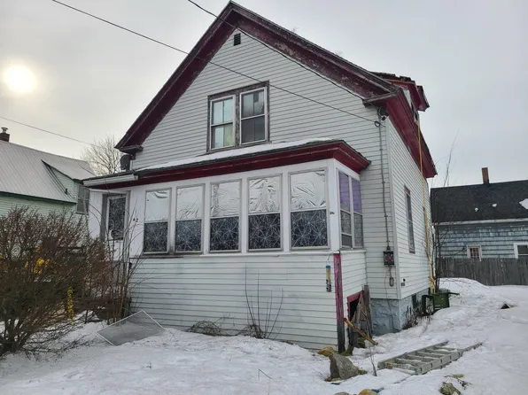 42 3rd Street, Dixfield, ME 04224