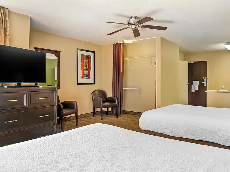 Deluxe Studio - 2 Full Beds