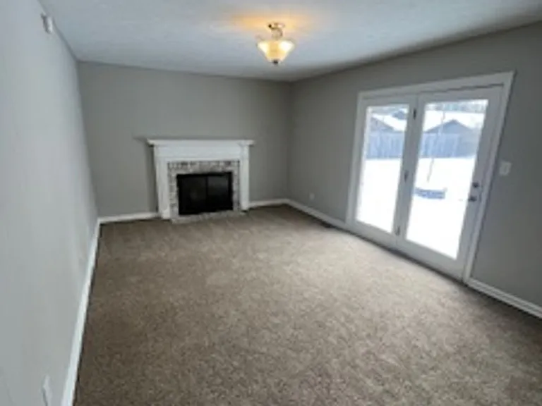2212 E Queens Way — Photo 9