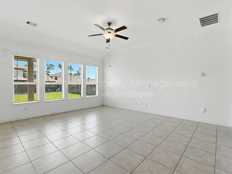 1618 Rosedale Dr — Photo 10