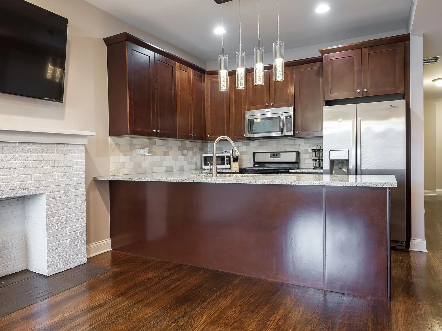 4 bed, 1925 sqft, $3,200 — Photo 2