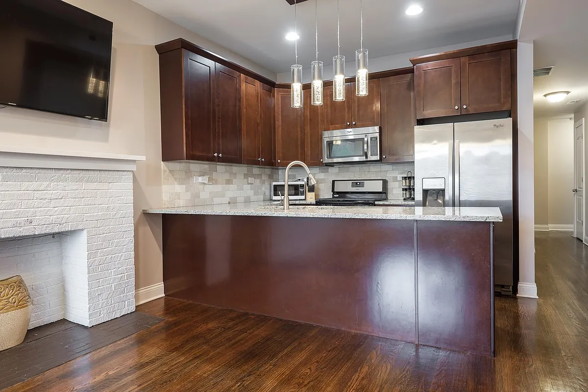 Building Photo - 4342 S Lake Park Ave #2
