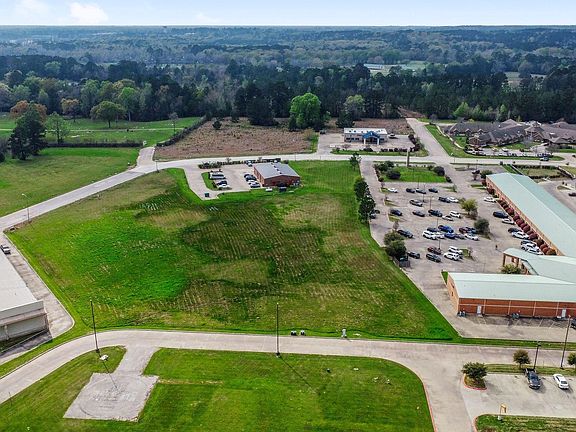 3rd image of 3 W Park Dr