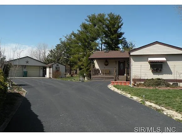 48 Susanne Ct photo 1