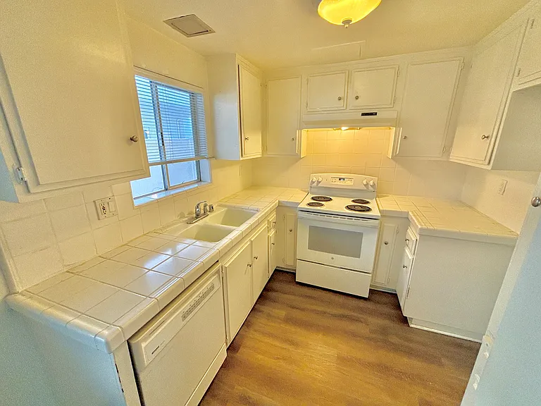 114 S Irena Ave #2 — Photo 3