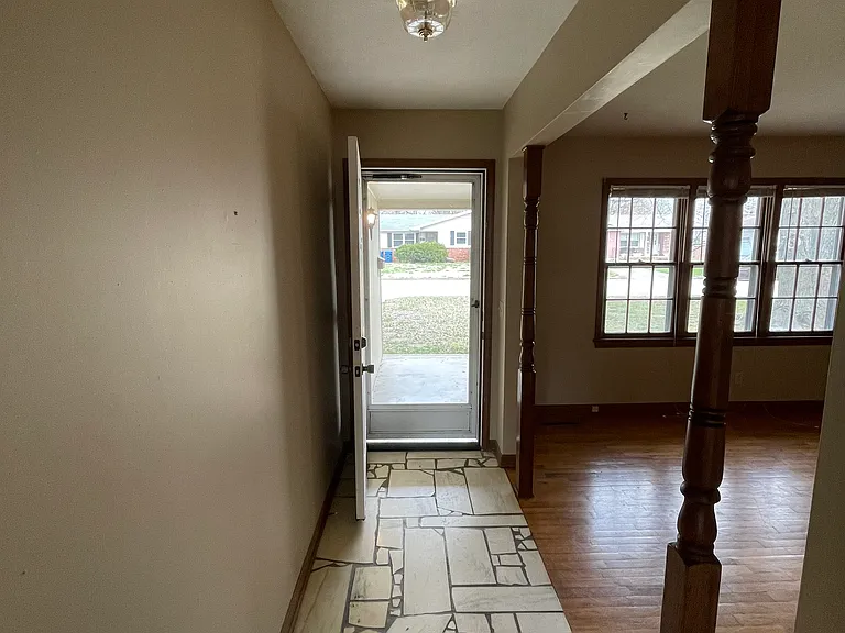 1333 S Ventura Ave — Photo 2