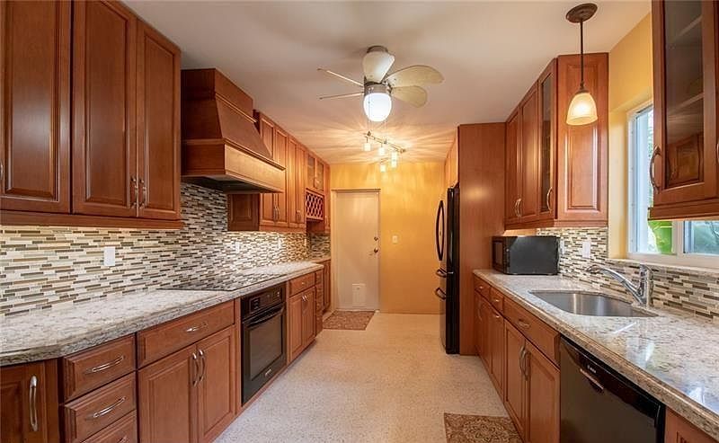 1st image of 240 NE 8th Ave