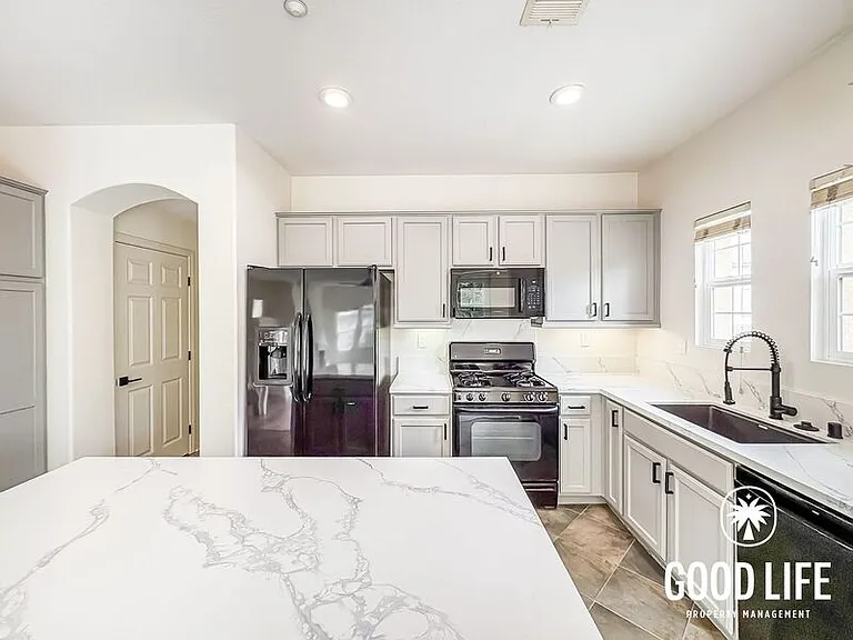 1446 Clearview Way — Photo 6