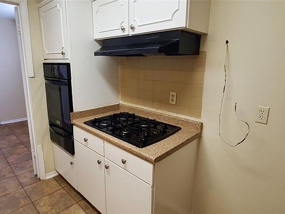 3rd image of 616 Cambridge Dr