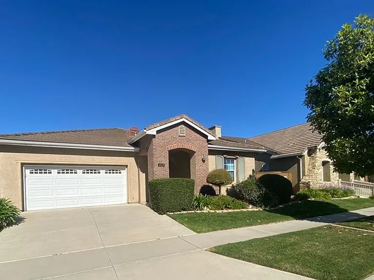 2527 Elliott St — Photo 2