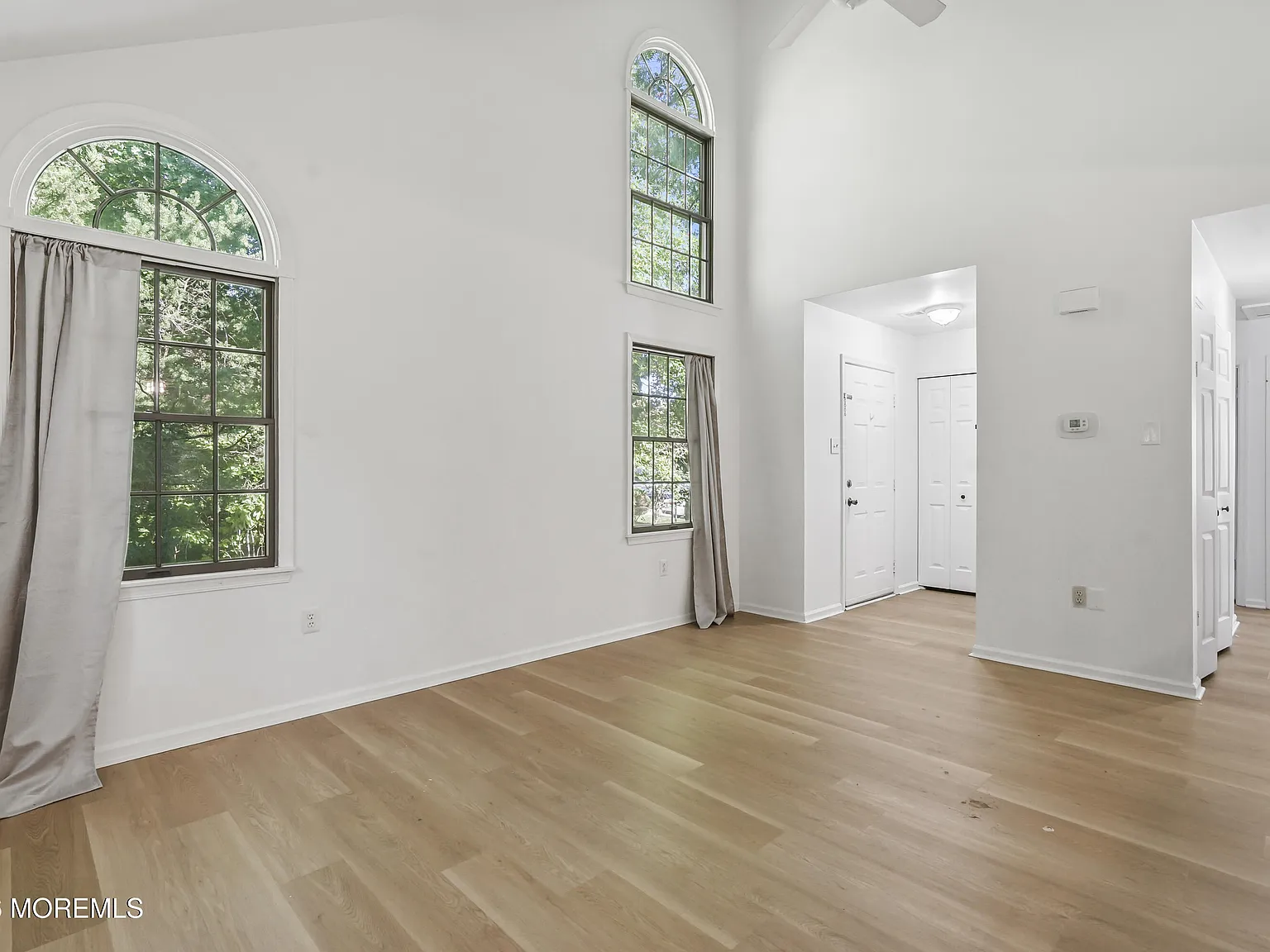 2 bed, 888 sqft, $2,500 — Photo 4