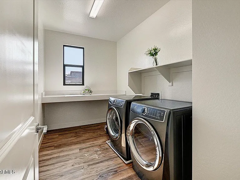 829 E Monte Way — Photo 38