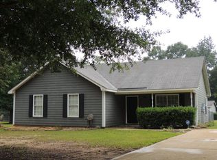 124 Pine Manor Dr, Leesburg, GA 31763