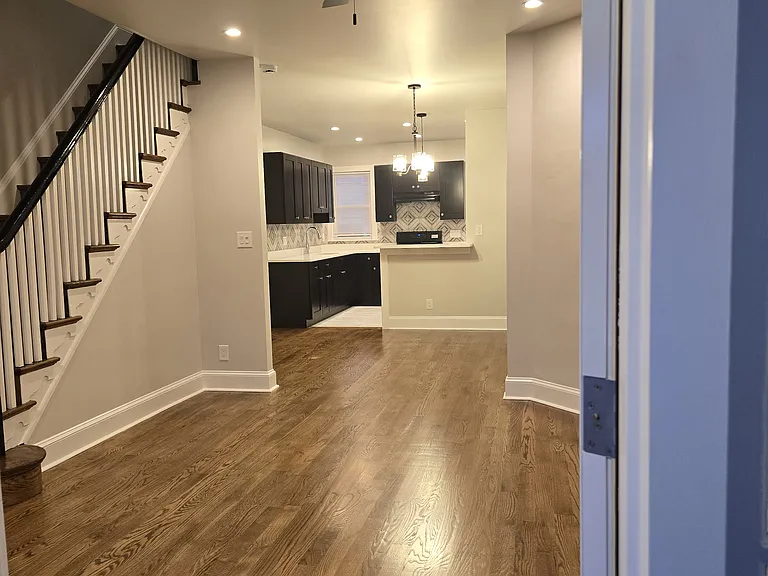 5350 Akron St — Photo 4